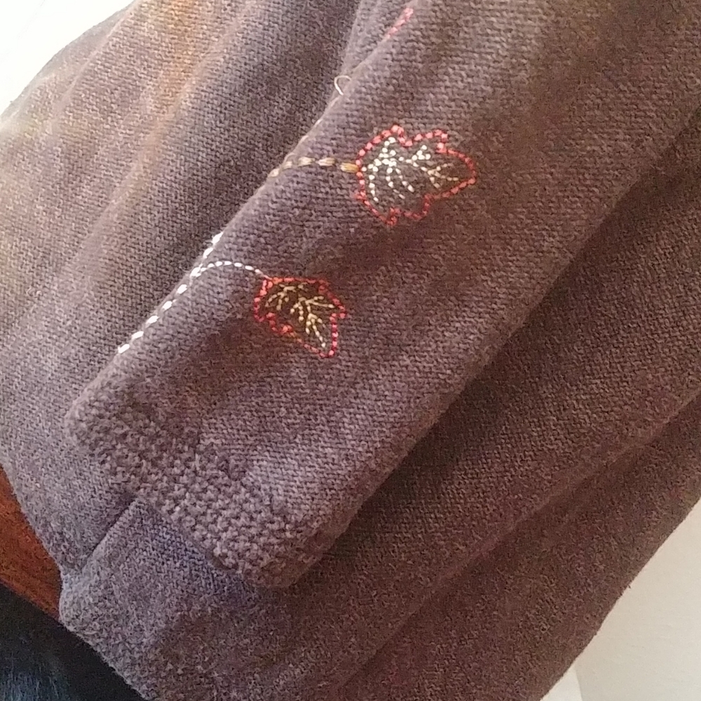 Cute Fall Sweater! - Picture 5 of 7